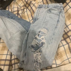 American Eagle light washed mom jean